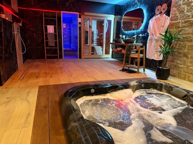 D&eacute;tente et romantisme garanties dans notre love room, au coeur du Morbihan en Bretagne