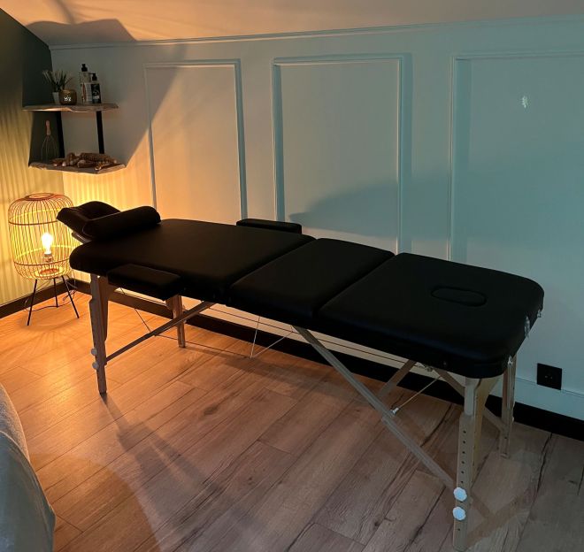 La table de massage du g&icirc;te love room l'Apog&eacute;e